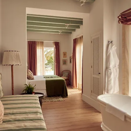 Cristine Bedfor Boutique Hotel 5*